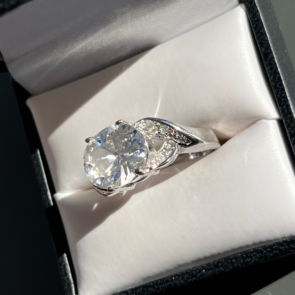 Sparkly cocktail ring, silver tone and cubic, size 9. - Picture 8 of 16